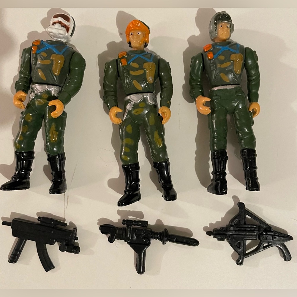 3 Desert Defender Action Figures G.I Joe 1980s. 4 inch with accessories shown
